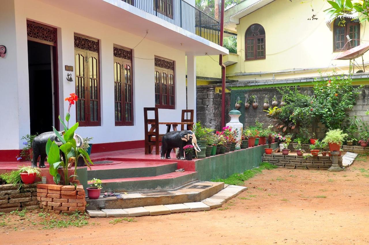 Little Swan Guest house Bentota Extérieur photo